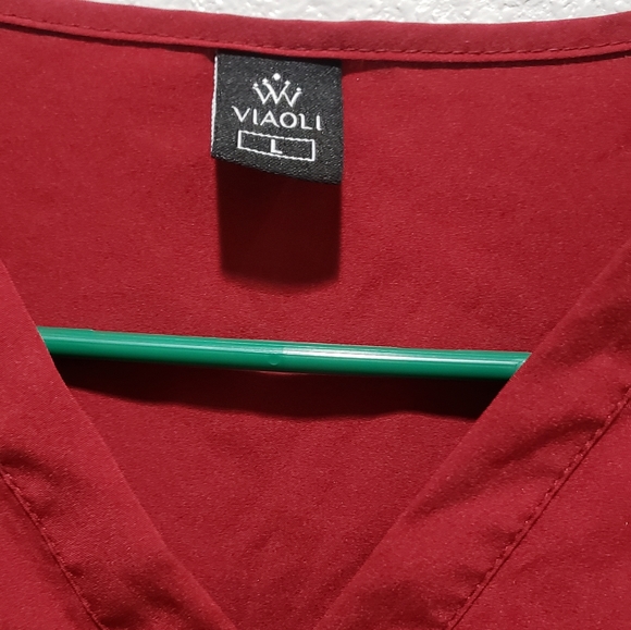 red scrub top size large - Picture 3 of 3